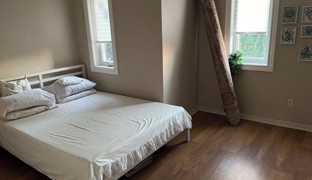 Semi house 3bedroom upstairs 2 bathroom One bedroom bathroom in the basement