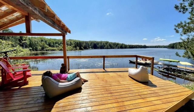 Serendipity Lodge - 200ft clear waterfront swimming! Zip Line, Hot Tub, Sauna!