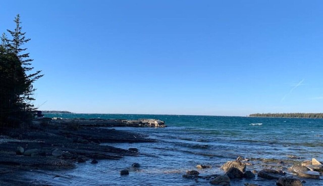 Serene Tobermory waterfront cottage