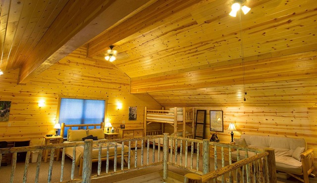Silver Willows Sarva Cabin on 4 Acres by the Creek in Silver Gate