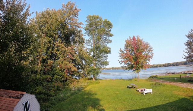 Silver Wood Cottage Overlooking Lake Simcoe!