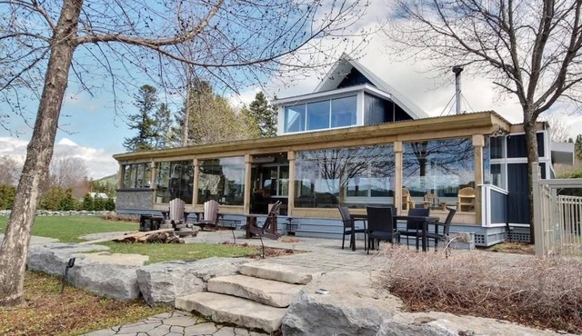 Située en bordure de la Rivière Saint-Jean et le Fjord du Saguenay . 4 chambres
