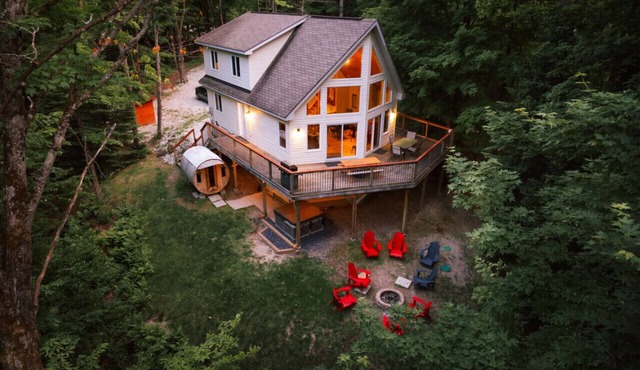 Ski Hill - Hot Tub - Barrel Sauna - BBQ - Private