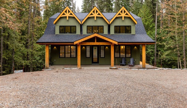 Ski In l 4 Bedrooms l Sleeps 10 Adults