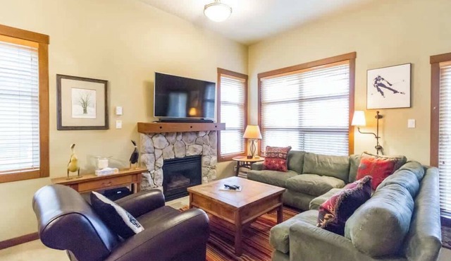 Ski In & Out Minutes from Village, Private Hot Tub