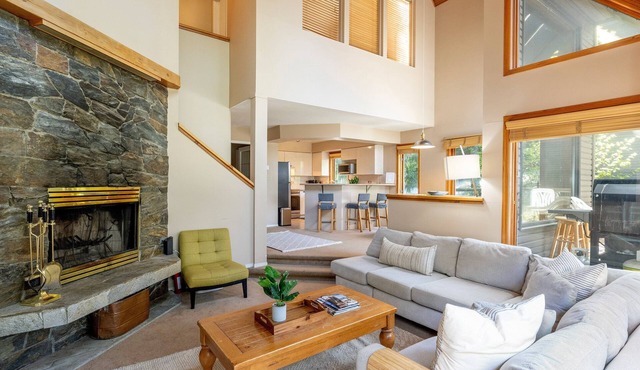 Ski-In/Ski-Out | Prime Location | 3BR | Garage | Managed by Aloha Whistler