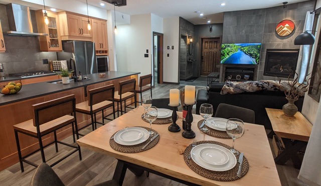 Skyline Suite 2 Bdrm King, Centrally Located in Valemount