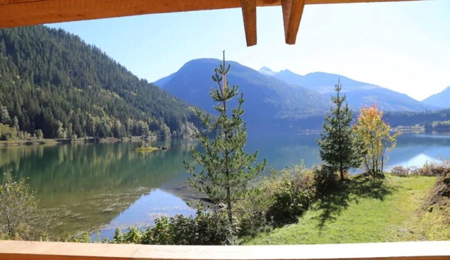 Sledders Cove timber frame house, hot tub, waterfront, beachfront, firepit