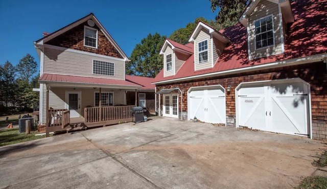 Sleek Gainesville Apartment mins from downtown in Gainesville