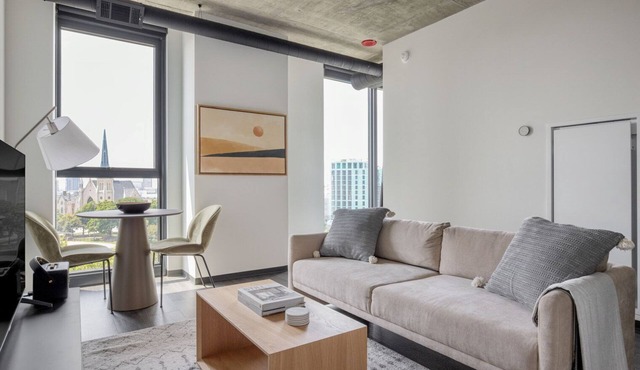 Sleek West Loop 1BR w/Dog Run & Gym, nr Union Park, by Blueground