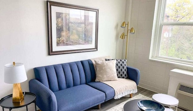 Sleepover: Marvelous 1BD/1BA + Gym - Downtown Cincinnati in Cincinnati