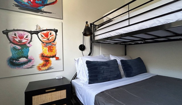 Sleeps 11 King Suite Bunks Near Spruce Meadows & Fish Creek