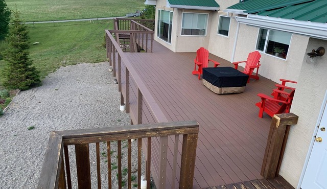 Sleeps 26- 5 mins from Waterton Entrance WCV -A&C