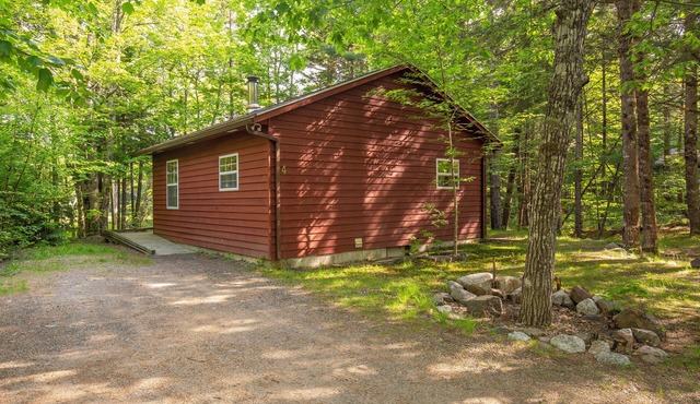small 2-bedroom chalet in the heart of the wilderness, 5 km from Kejimkujik Park