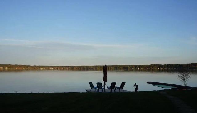 Soothing 4-Season Work & Play Lakehouse