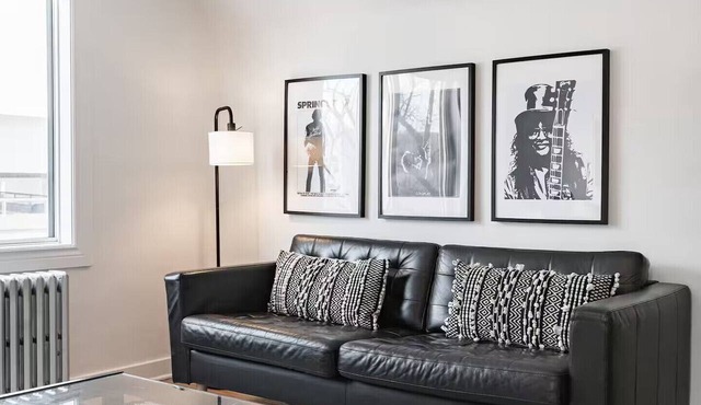 Spacious 1 Bed/1 Bath near HSC and Downtown *Sleeps 4 and Free Parking