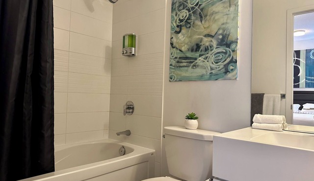 Spacious 1 bedroom + den w/parking in Toronto