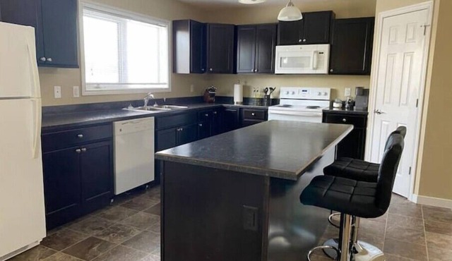 Spacious 2 Bdm close to Airport