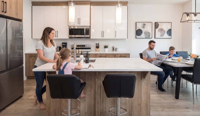 Spacious 3BR Duplex Near Downtown FREE Banff Pass Netflix