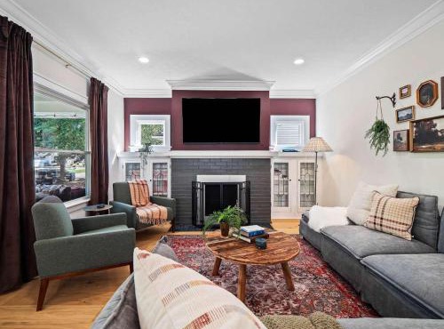 Spacious 4BR in Kamms Corners Cleveland - Game Room - Sleeps 9