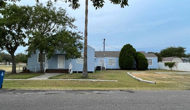 Spacious Apartment Complex in Ingleside – Sleeps 19! in Ingleside