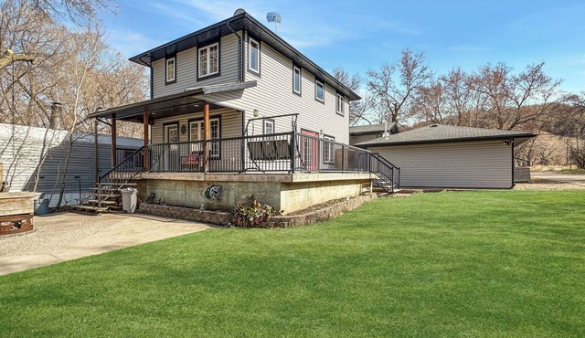 Spacious beach house oasis in the beautiful Qu’Appelle valley and lakes