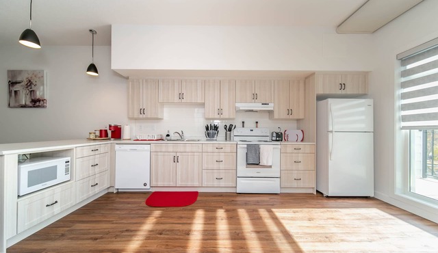 ✦Spacious Condo✦King Bed✦Close to DT✔UGD Parking