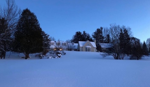 Spacious Country House on 22 Acres near ski/outdoor centres