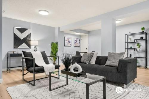 Spacious Cozy Couples Getaway Basement Suite in Sundance