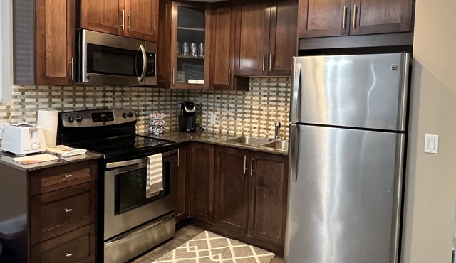 Spacious & Cozy Private Walkout Suite Retreat in Panorama Hills NW Close to YYC