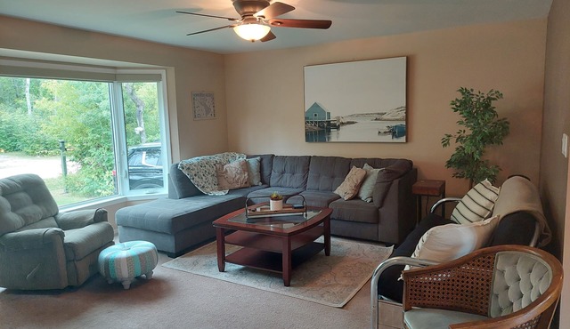 Spacious home minutes from the beach - family friendly, quiet neighborhood