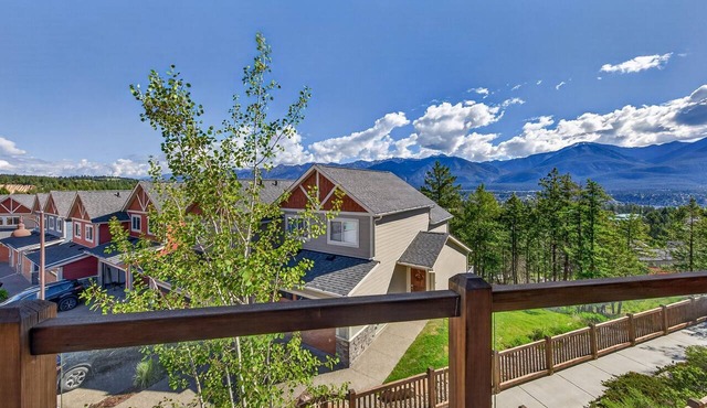 Spacious Invermere 3bd2.5ba Townhome Nestled in the Purcell Mountains!