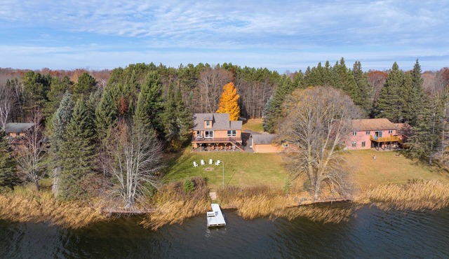 Spacious Lakefront Cabin on Lake Namakagon