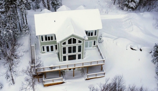 Spacious Lakeview Chalet - Humber Valley Resort