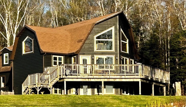Spacious & Private home overlooking the Bras d'Or Lake. Serenity NOW!