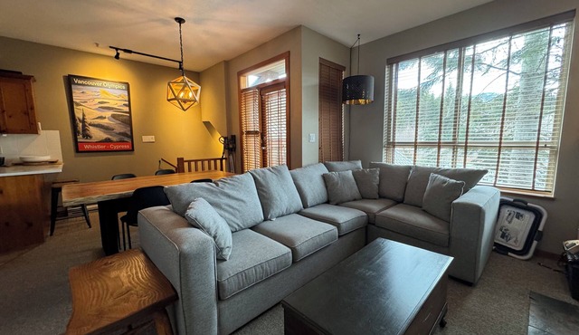 Spacious Whistler Townhome – Walk to Lifts!