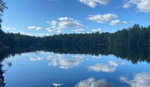 Spectacular 4 season cottage on Finnegan Lake!