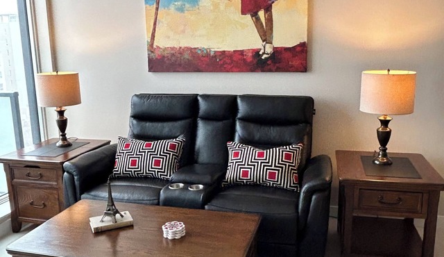 Stampede Special | Kensington Favourite | King Bed | U/G Parking | Easy C-Train