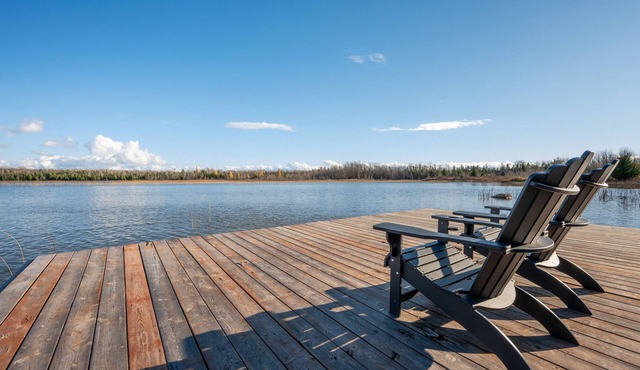 Starlight Shores - Serene Lakefront Retreat: Explore and Unwind