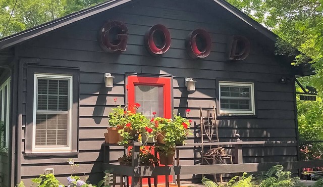 Steps to Beach & Lake Michigan! Family Retreat