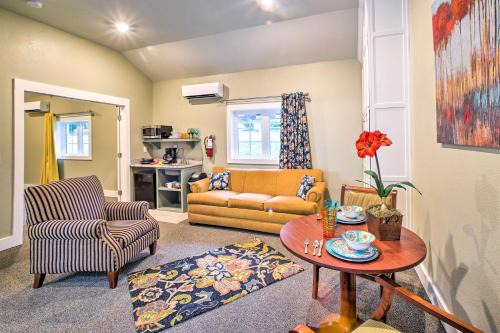 Steps to Branson Landing: Cozy Downtown Cottage! in Branson