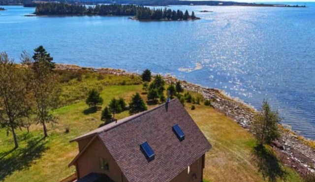 Still Water Shores: Ostrea Oceanside Loghouse