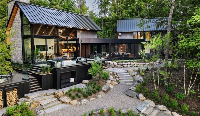 Stillwater Shores - Modern new build in Bala Ontario