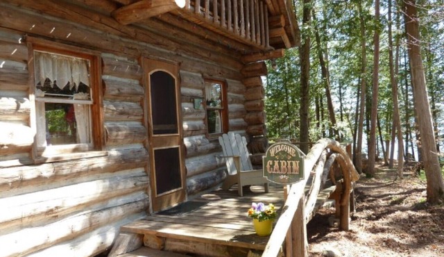Stuart Log Cottage 3 Season Rental - Eganville