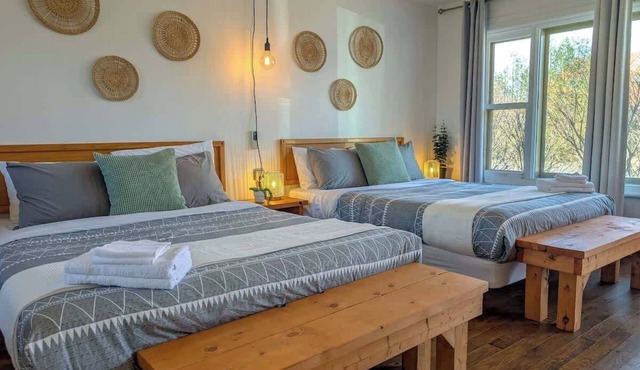 Studio 7 | 2 Min Waterfront | BBQ & Fireplace