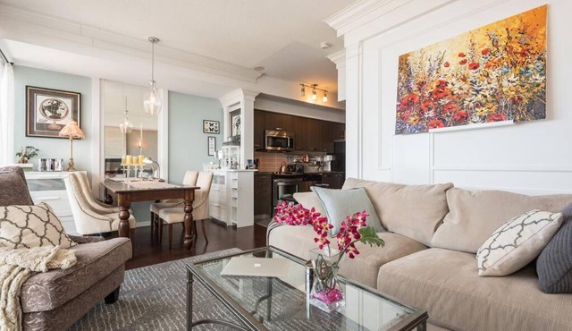 Stunning condo with fantastic view of the city!