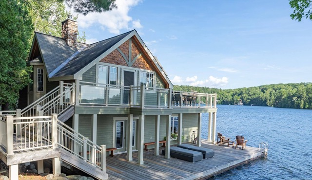 Stunning Cottage on North Rosseau! Incredible Sunsets! Boathouse! Foosball!