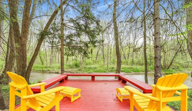 STUNNING COUNTRY COTTAGE w/ SAUNA & RIVER IN BURLINGTON