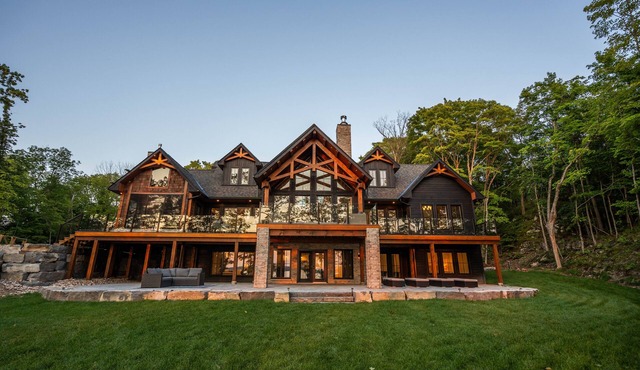 Stunning Lake Front Dream Lake Retreat