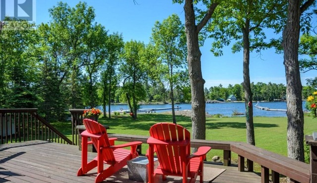 Stunning Lakehouse in Beautiful Honey Harbour